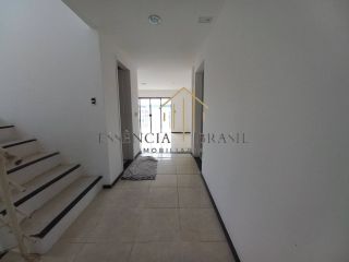 EXCELENTE CASA TRIPLEX com 4 suítes em condomínio, no Caji