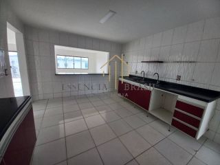 EXCELENTE CASA TRIPLEX com 4 suítes em condomínio, no Caji