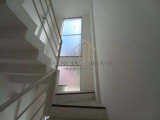 EXCELENTE CASA TRIPLEX com 4 suítes em condomínio, no Caji