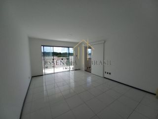 EXCELENTE CASA TRIPLEX com 4 suítes em condomínio, no Caji