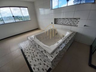 EXCELENTE CASA TRIPLEX com 4 suítes em condomínio, no Caji