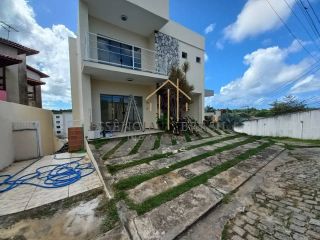 EXCELENTE CASA TRIPLEX com 4 suítes em condomínio, no Caji