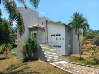 EXCELENTE CASA TRIPLEX, 4 suítes em Condomínio Clube, em Lauro de Freitas