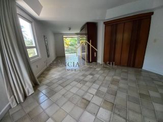 EXCELENTE CASA TRIPLEX, 4 suítes em Condomínio Clube, em Lauro de Freitas