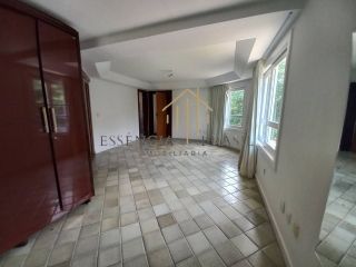 EXCELENTE CASA TRIPLEX, 4 suítes em Condomínio Clube, em Lauro de Freitas