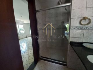 EXCELENTE CASA TRIPLEX, 4 suítes em Condomínio Clube, em Lauro de Freitas