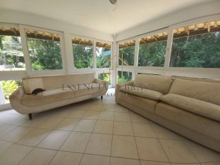 EXCELENTE CASA TRIPLEX, 4 suítes em Condomínio Clube, em Lauro de Freitas