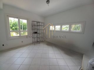EXCELENTE CASA TRIPLEX, 4 suítes em Condomínio Clube, em Lauro de Freitas