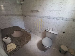EXCELENTE CASA TRIPLEX, 4 suítes em Condomínio Clube, em Lauro de Freitas