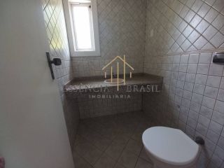 EXCELENTE CASA TRIPLEX, 4 suítes em Condomínio Clube, em Lauro de Freitas