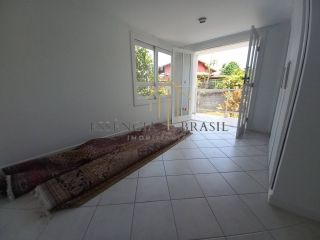 EXCELENTE CASA TRIPLEX, 4 suítes em Condomínio Clube, em Lauro de Freitas