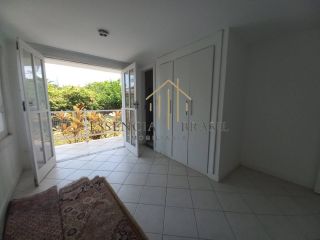 EXCELENTE CASA TRIPLEX, 4 suítes em Condomínio Clube, em Lauro de Freitas