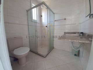 EXCELENTE CASA TRIPLEX, 4 suítes em Condomínio Clube, em Lauro de Freitas