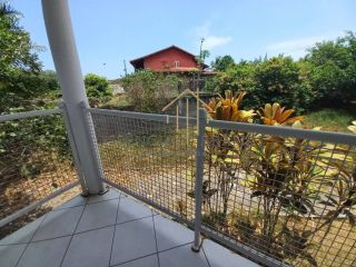 EXCELENTE CASA TRIPLEX, 4 suítes em Condomínio Clube, em Lauro de Freitas