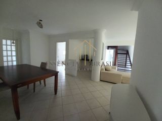 EXCELENTE CASA TRIPLEX, 4 suítes em Condomínio Clube, em Lauro de Freitas