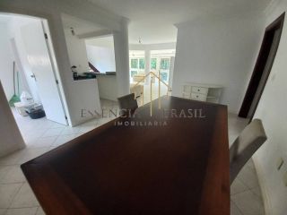 EXCELENTE CASA TRIPLEX, 4 suítes em Condomínio Clube, em Lauro de Freitas