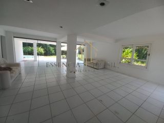 EXCELENTE CASA TRIPLEX, 4 suítes em Condomínio Clube, em Lauro de Freitas
