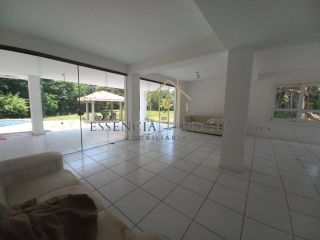 EXCELENTE CASA TRIPLEX, 4 suítes em Condomínio Clube, em Lauro de Freitas