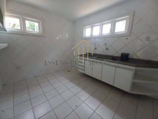 EXCELENTE CASA TRIPLEX, 4 suítes em Condomínio Clube, em Lauro de Freitas