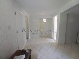 EXCELENTE CASA TRIPLEX, 4 suítes em Condomínio Clube, em Lauro de Freitas