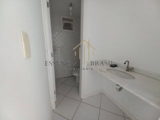 EXCELENTE CASA TRIPLEX, 4 suítes em Condomínio Clube, em Lauro de Freitas
