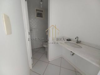 EXCELENTE CASA TRIPLEX, 4 suítes em Condomínio Clube, em Lauro de Freitas