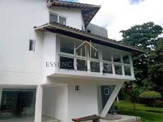 EXCELENTE CASA TRIPLEX, 4 suítes em Condomínio Clube, em Lauro de Freitas
