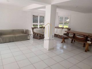 EXCELENTE CASA TRIPLEX, 4 suítes em Condomínio Clube, em Lauro de Freitas