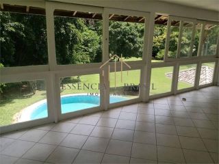 EXCELENTE CASA TRIPLEX, 4 suítes em Condomínio Clube, em Lauro de Freitas