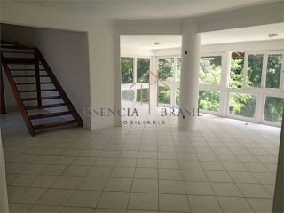 EXCELENTE CASA TRIPLEX, 4 suítes em Condomínio Clube, em Lauro de Freitas