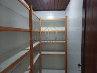 EXCELENTE CASA COMERCIAL com Galpão em Vilas do Atlântico