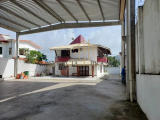 EXCELENTE CASA COMERCIAL com Galpão em Vilas do Atlântico