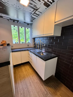 EXCELENTE CASA COMERCIAL com 8 quartos, em Vilas do Atlântico