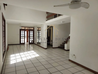 EXCELENTE CASA COMERCIAL com Galpão em Vilas do Atlântico