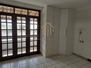 EXCELENTE CASA COMERCIAL com Galpão em Vilas do Atlântico
