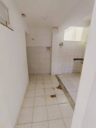 VENDO CASA 2/4 EM RUA PUBLICA CENTRO-LAURO DE FREITAS