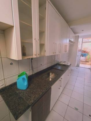 VENDO CASA 2/4 EM RUA PUBLICA CENTRO-LAURO DE FREITAS