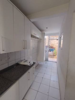 VENDO CASA 2/4 EM RUA PUBLICA CENTRO-LAURO DE FREITAS