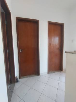 VENDO CASA 2/4 EM RUA PUBLICA CENTRO-LAURO DE FREITAS
