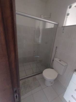 VENDO CASA 2/4 EM RUA PUBLICA CENTRO-LAURO DE FREITAS