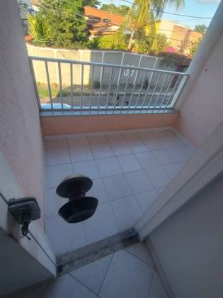 VENDO CASA 2/4 EM RUA PUBLICA CENTRO-LAURO DE FREITAS