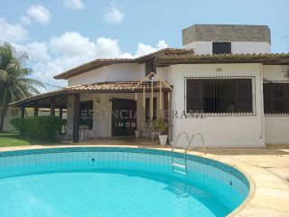 Excelente Casa com Piscina, 4 Quartos e Jardim em Vilas do Atlântico