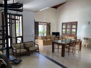 Excelente Casa com Piscina, 4 Quartos e Jardim em Vilas do Atlântico
