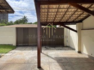 Excelente Casa com Piscina, 4 Quartos e Jardim em Vilas do Atlântico