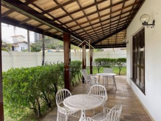 Excelente Casa com Piscina, 4 Quartos e Jardim em Vilas do Atlântico