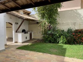 Excelente Casa com Piscina, 4 Quartos e Jardim em Vilas do Atlântico