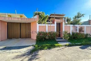 EXCELENTE CASA com 6 quartos a 60 metros da Praia de Vilas do Atlântico