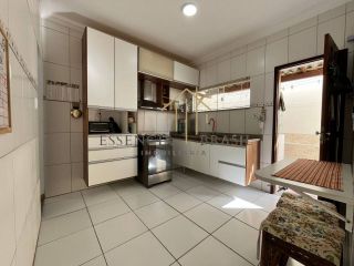 EXCELENTE CASA DUPLEX com 4 Suítes em Stella Maris, a 100 metros da Praia do Flamengo