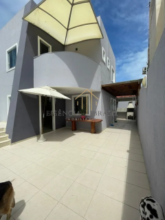 EXCELENTE CASA DUPLEX mobiliada a 800 metros da Praia de Ipitanga