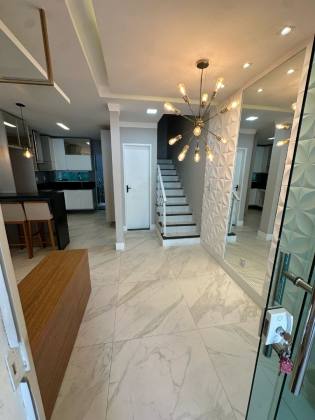 Excelente oportunidade! Casa condomínio fechado, 2 Suítes,  moveis planejados,  Piscina e Área Gourmet